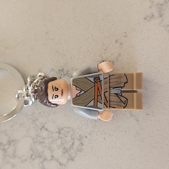 Lego Star Wars Rey Keychain - Picture 2 of 4